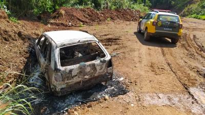 LS: TrÃªs corpos foram encontrados carbonizados dentro de veÃ­culo Gol